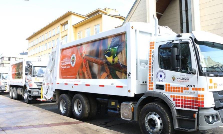 Municipalidad de Valdivia presentó renovada flota de camiones recolectores de basura 