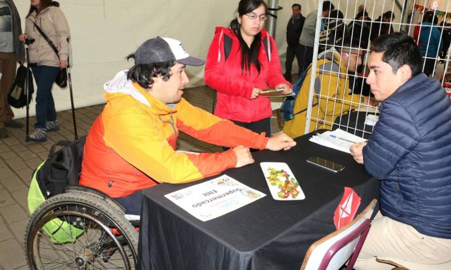 Más de mil personas llegaron a la primera Feria de Inclusión Laboral realizada en Valdivia