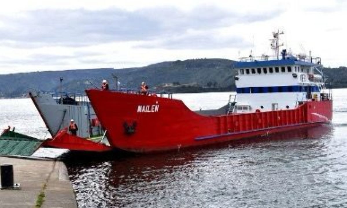 Barcaza Mailén retomará sus funciones en Corral tras reparación por accidente fluvial